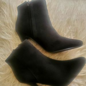 ☆☆Black Steve Madden Booties ☆☆